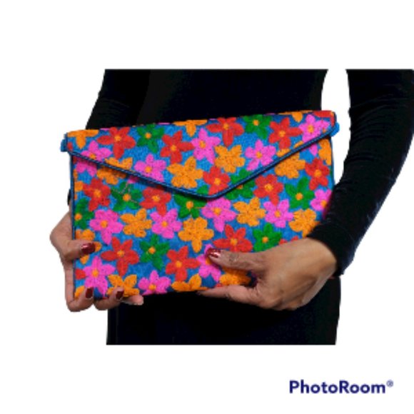 NWT Embroidered Envelope Clutch - Picture 10 of 12